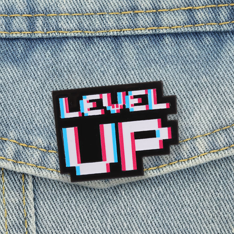 Retro Gaming Accessories - Значок Level Up Glitch Pixel в